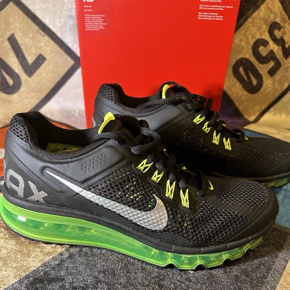 Nike Air Max (GS) Volt Size Youth or Women's in Black